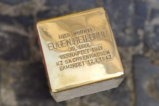 Jetzt liegen 103 Stolpersteine in Cottbus