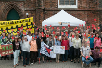 Rote Karte gegen Rechtspopulisten! - Cottbus hat wieder Farbe bekannt